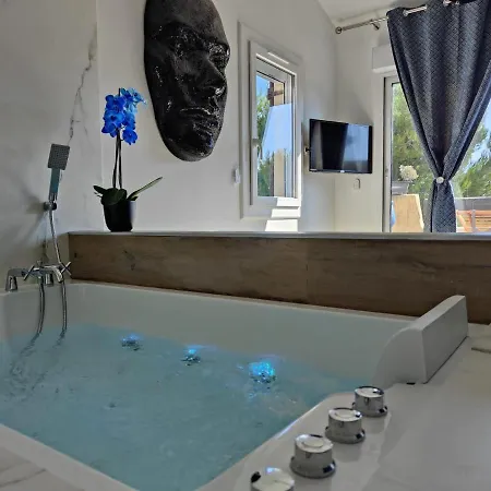 Suites JM - Les Pins Marines - Jacuzzi&Vue Mer * Bandol